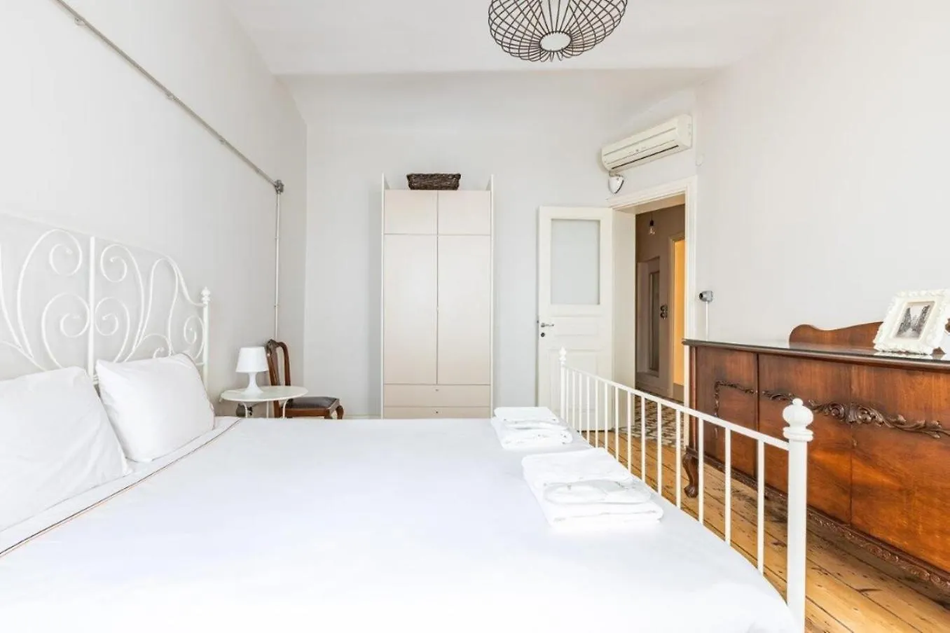 Appartement Bright Charming 2Bd15Bath Galatatower Home! #257 Istanboel